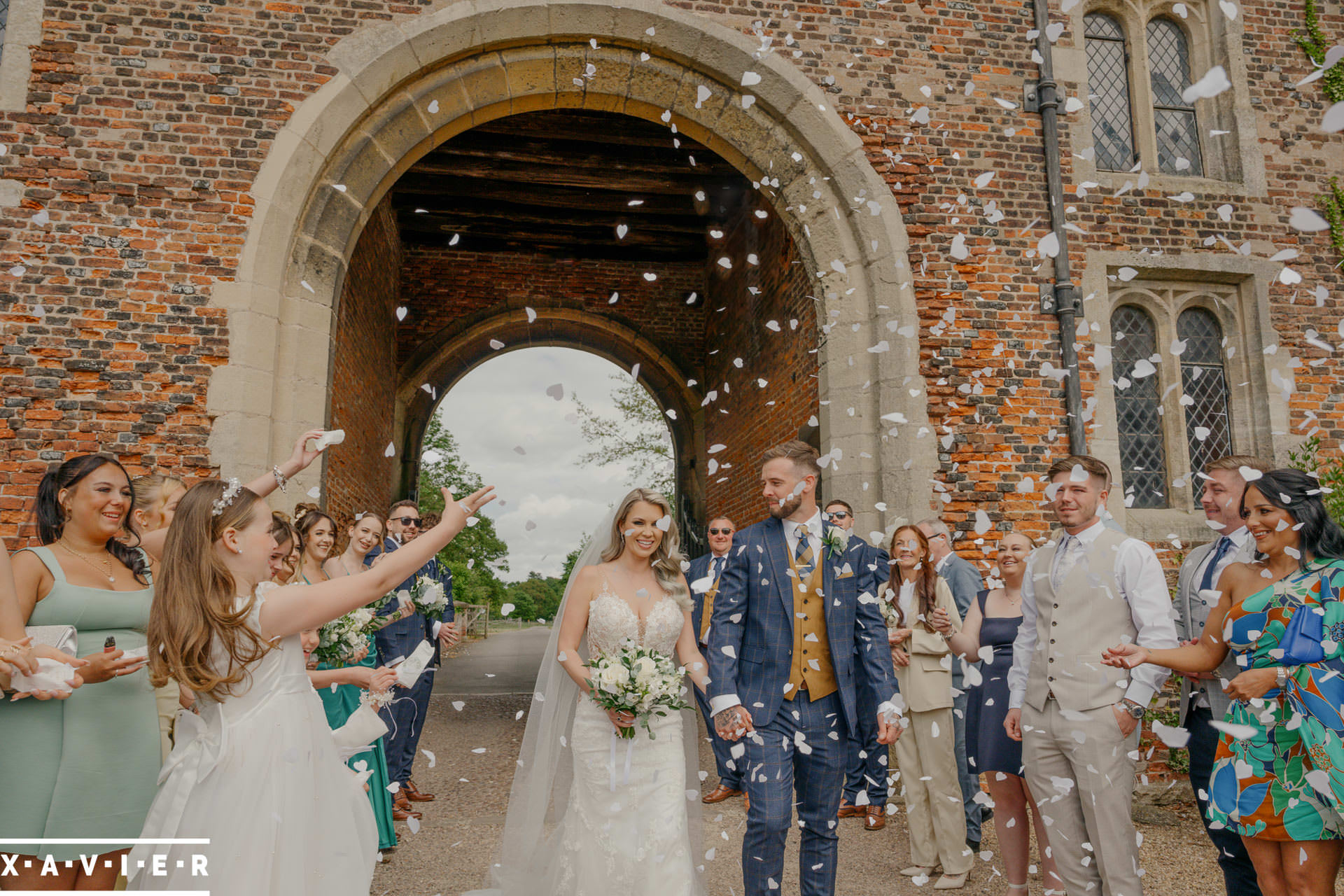 bride-groom-confetti-line