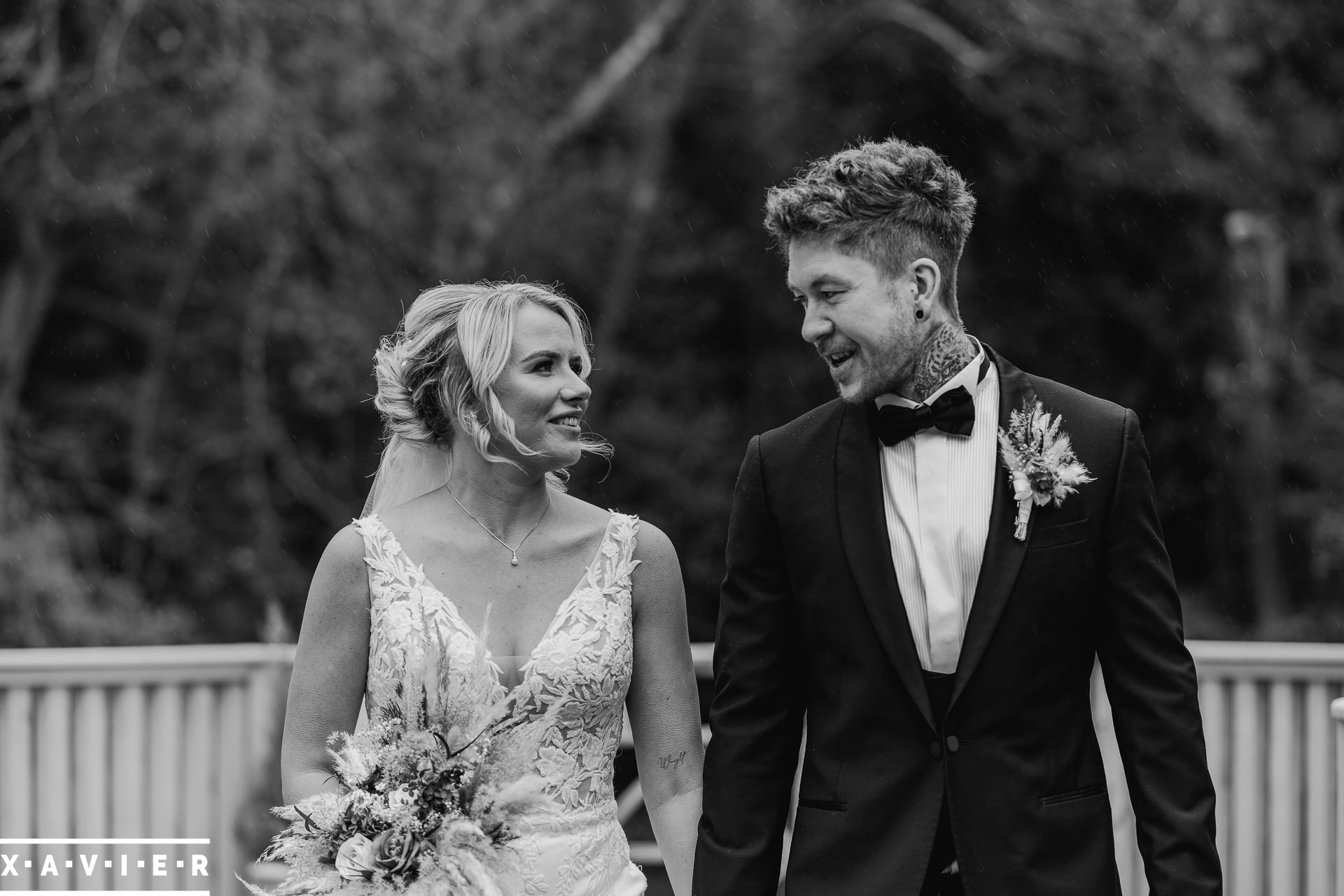 bride-groom-relaxing-walk